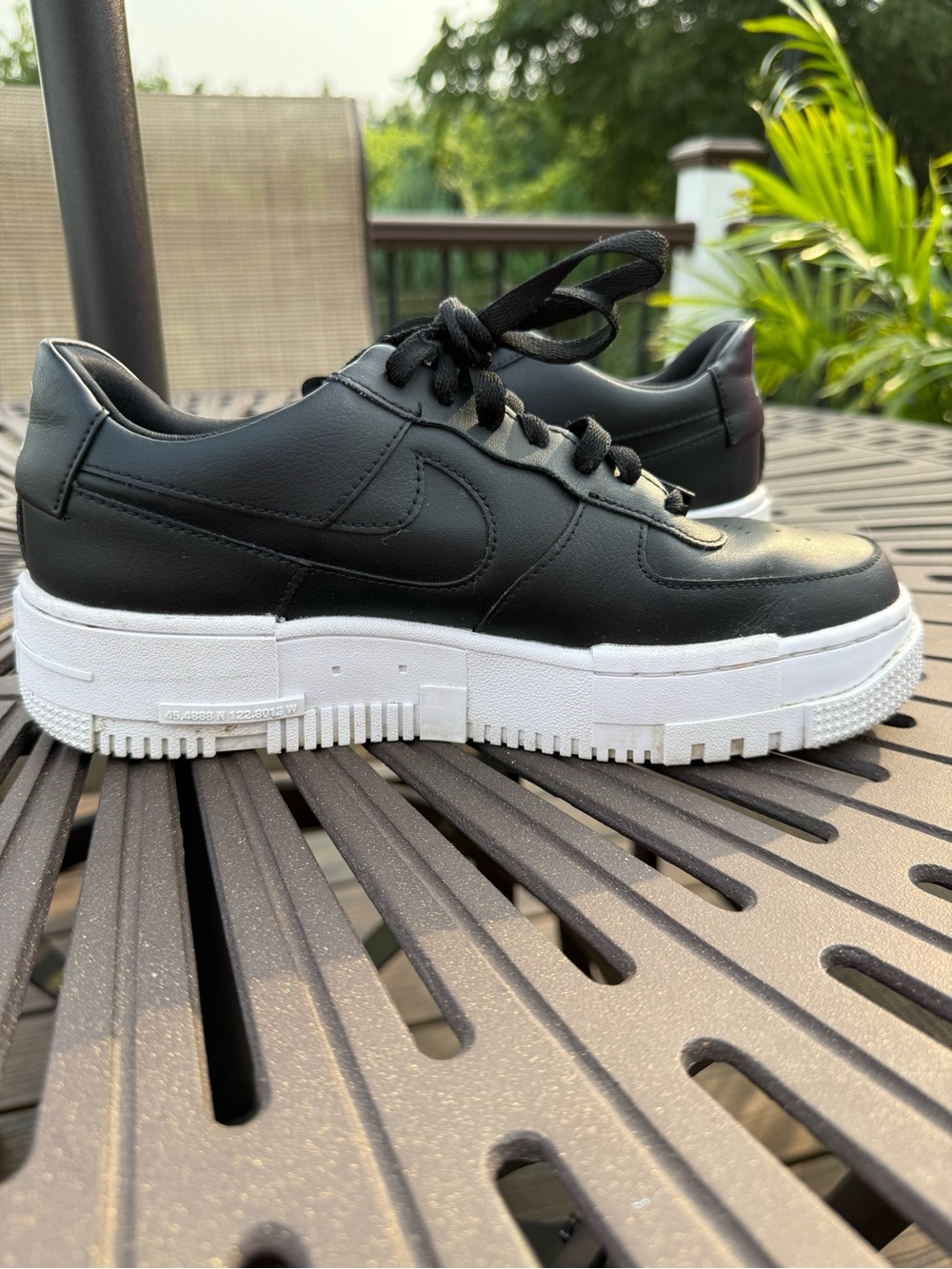 Women’s Nike Air Force 1 Pixel sneaker, Sz 9, like new ! - Picture 4 of 8